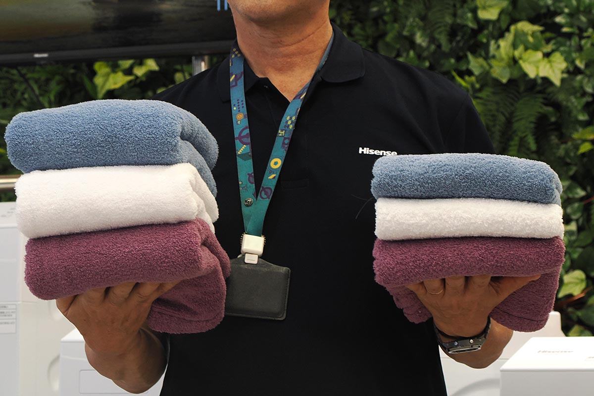 タオルリセットコースは、タオルに残った柔軟剤のカスや皮脂汚れ、洗剤カスを徹底除去して、写真左のように、買ったときのようなふんわり感を復元するというもの