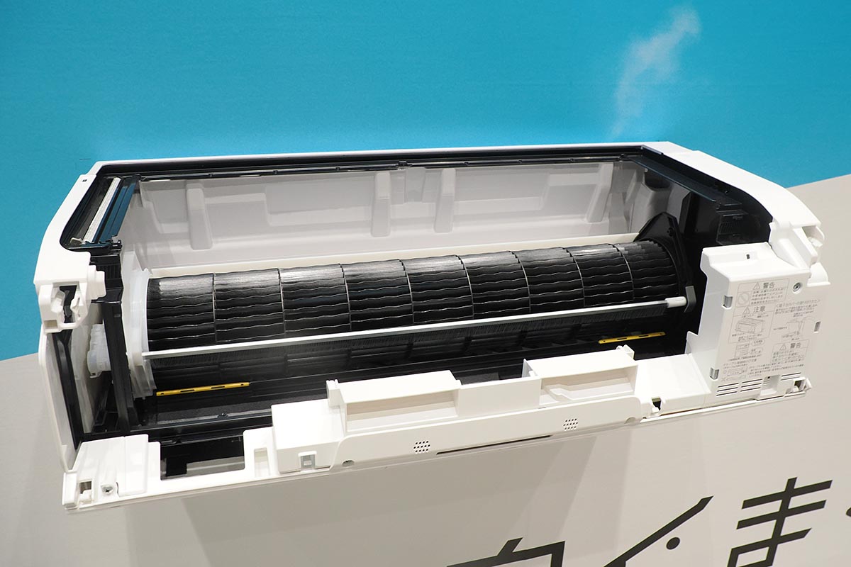 自動掃除の「ファンお掃除ロボ」で定期的にブラッシング。ファンを加熱して油分を含んだホコリも取り除く