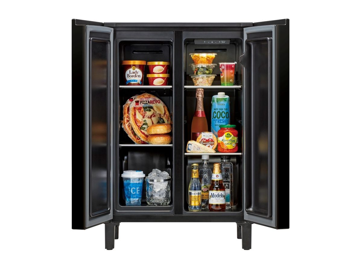 内部もブラックで落ち着いた雰囲気