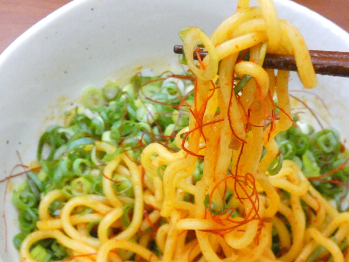 もちもちとした太麺と甘辛いタレの相性が良い