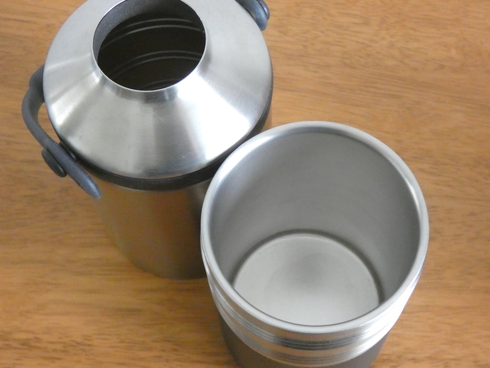 あらゆる方向からの熱を遮断し、保冷力に優れる