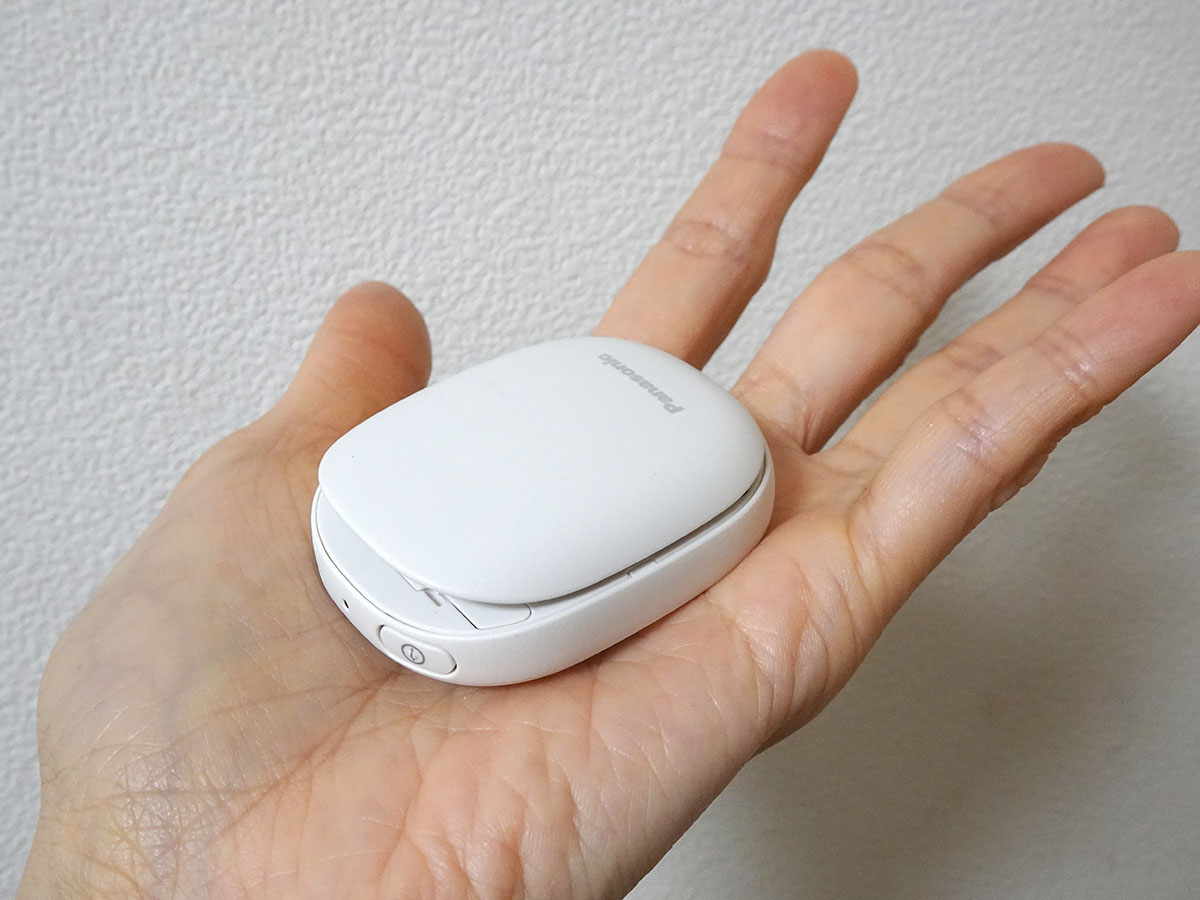 「リズムモニター」のサイズ感。手のひらに収まるコンパクトサイズだ