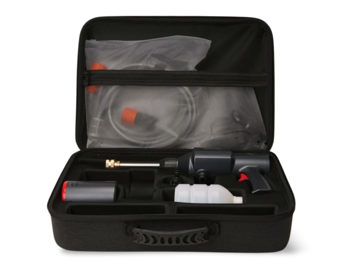 すっきり収納できる専用ケース付き