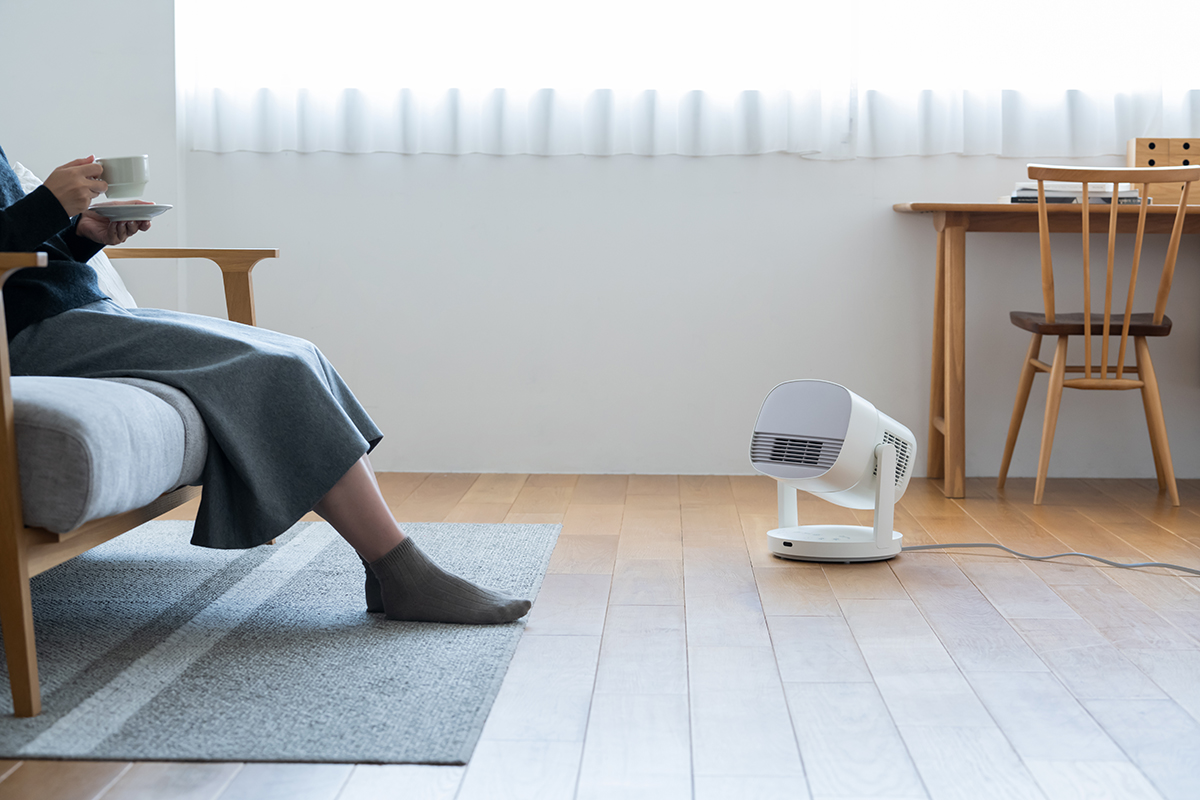 冬は温風で足元を暖める