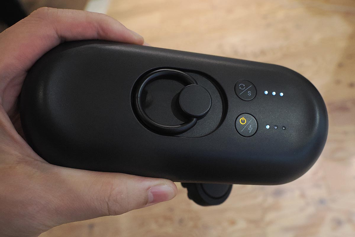 ブラシの回転やEMSの強さを調整可能