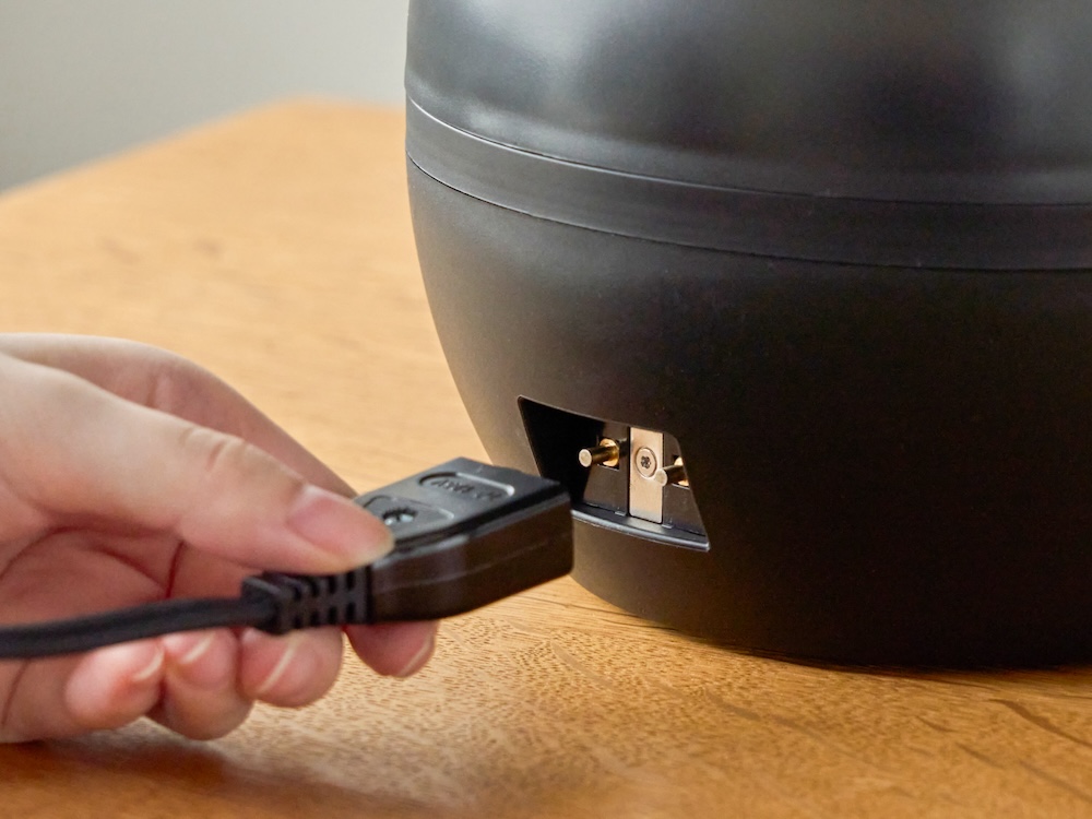 マグネットプラグ式を採用