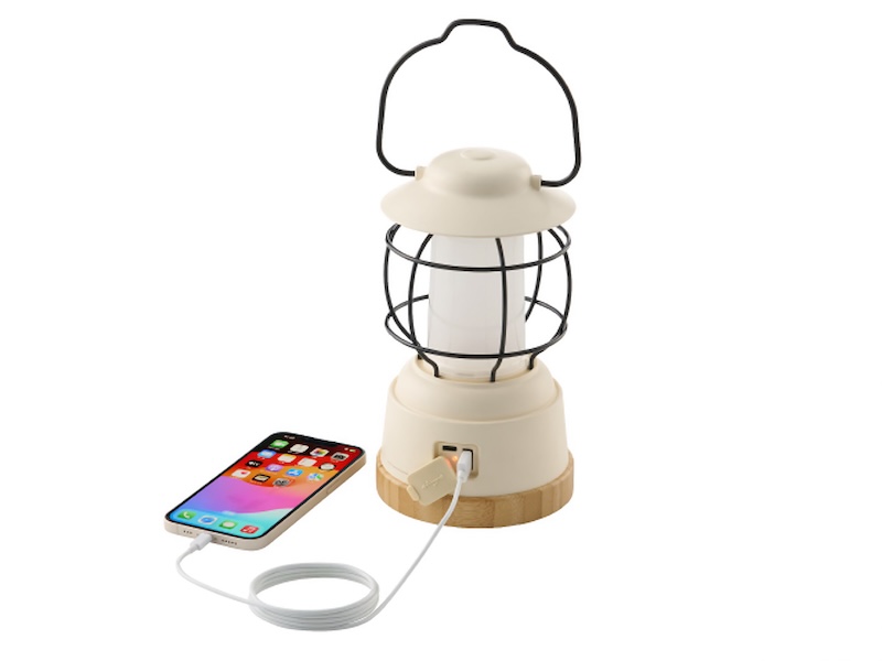 スマートフォンなども充電できる