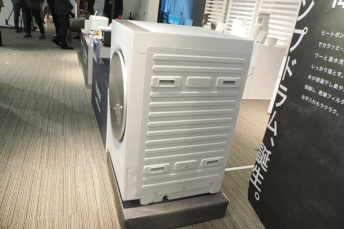 奥行き677mmで置きやすくした