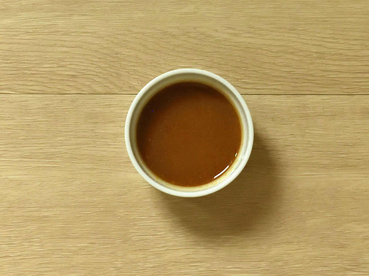 砂糖が溶けるようによく混ぜ合わせます