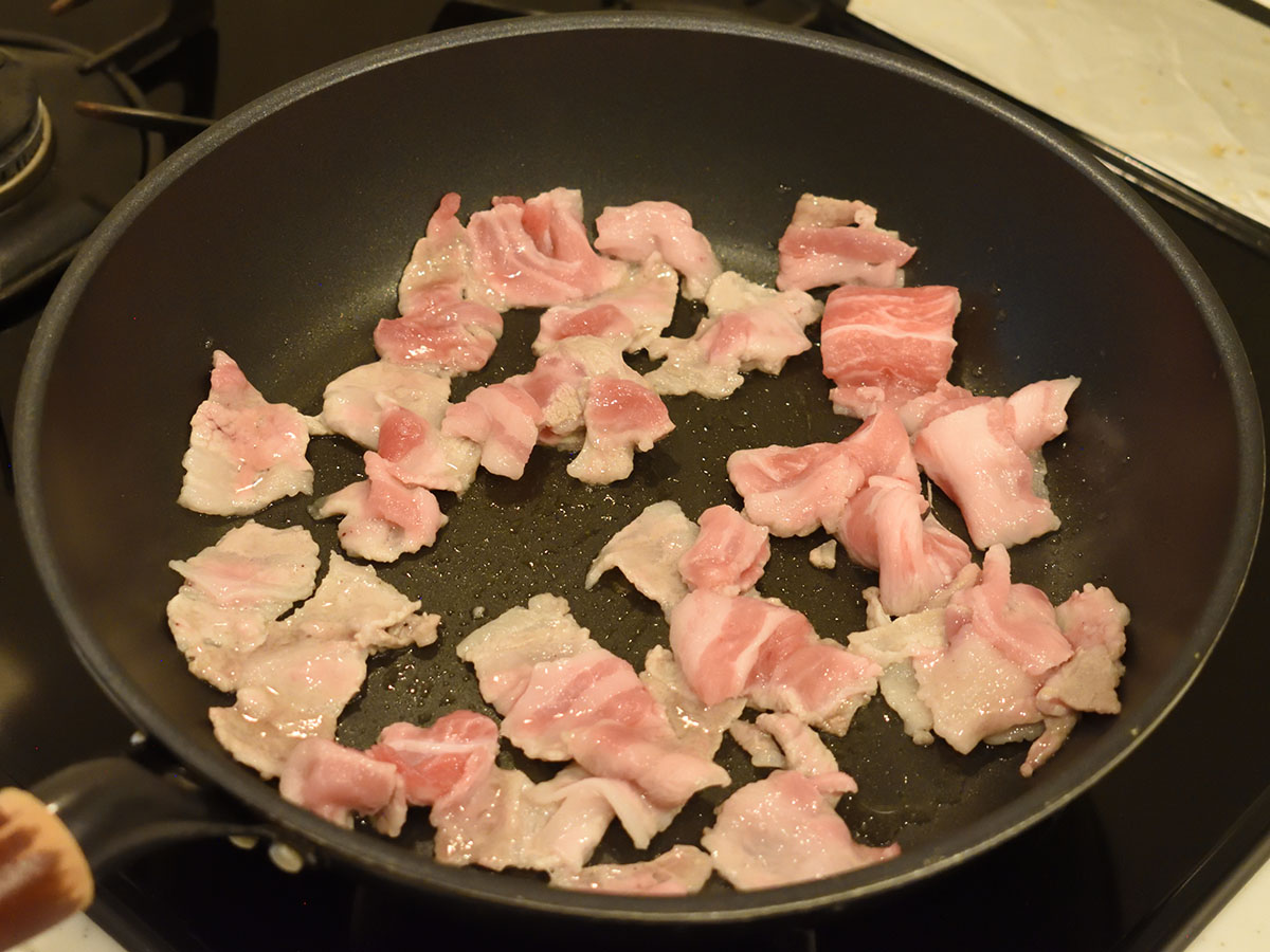 火を通した肉は一度取り出します