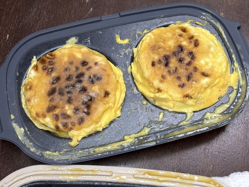 酒のツマミによく作っている納豆オムレツ。フライパン調理のように火を見なくて良いのはラク