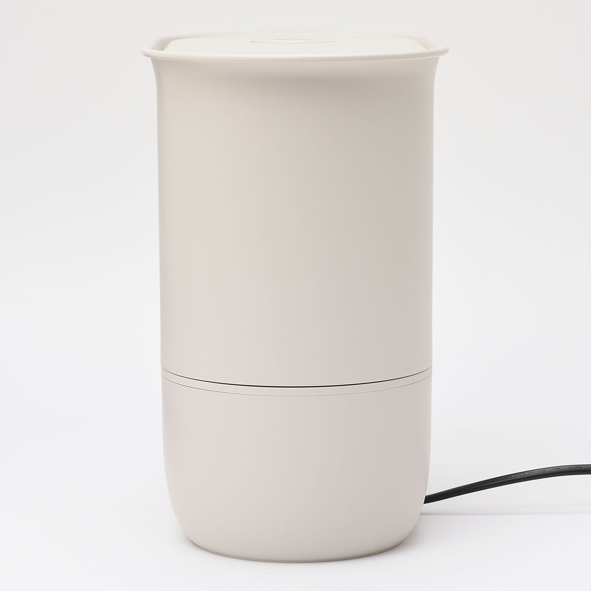 奥行き約17.2cmの薄型デザイン