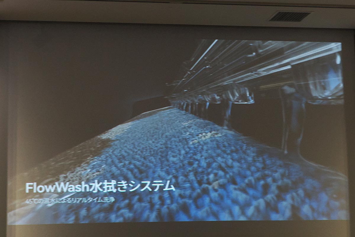 掃除しながらモップも洗浄