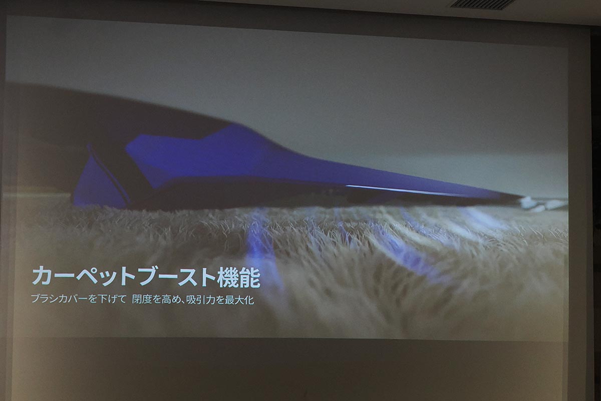 可動式のブラシカバーにより、カーペットにブラシを密着させて強力に吸引