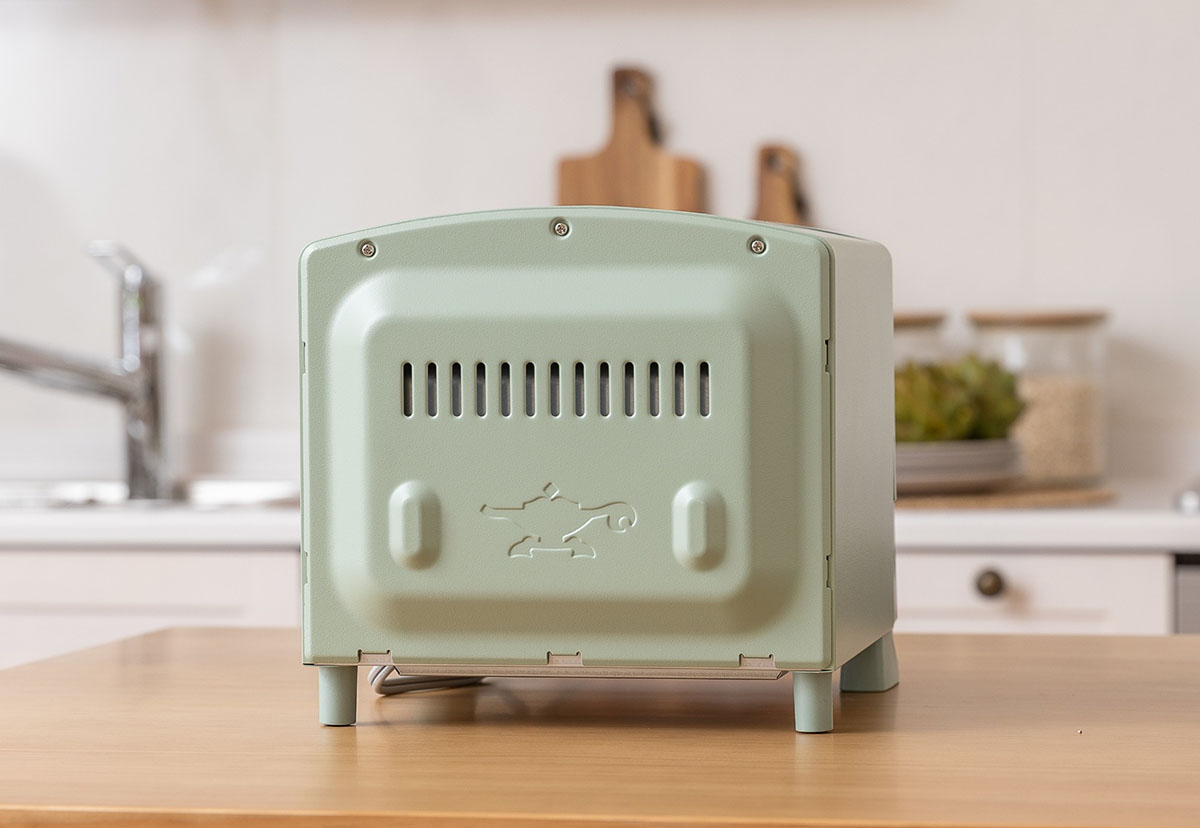 背面にはランプマークをあしらった