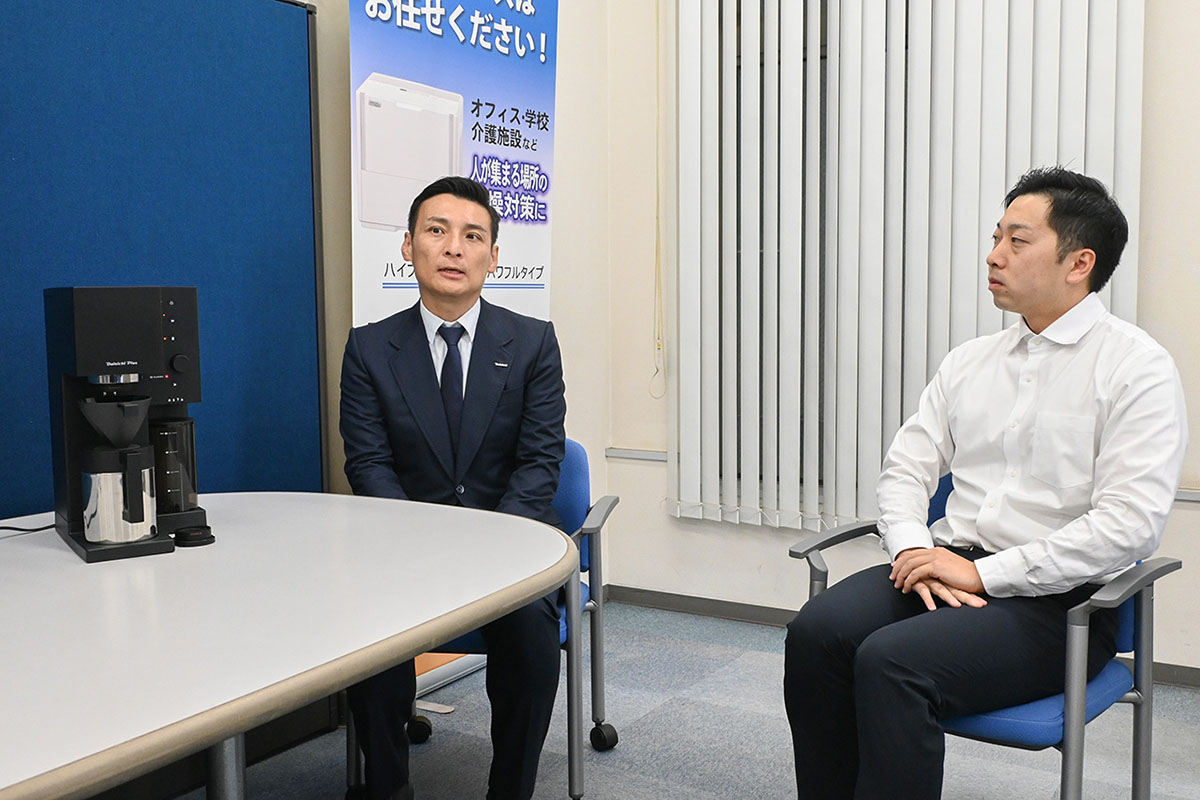 ダイニチ工業株式会社 代表取締役社長 吉井 唯さん(写真左)、ダイニチ工業株式会社 商品開発部 主任 高野優斗さん(写真右)