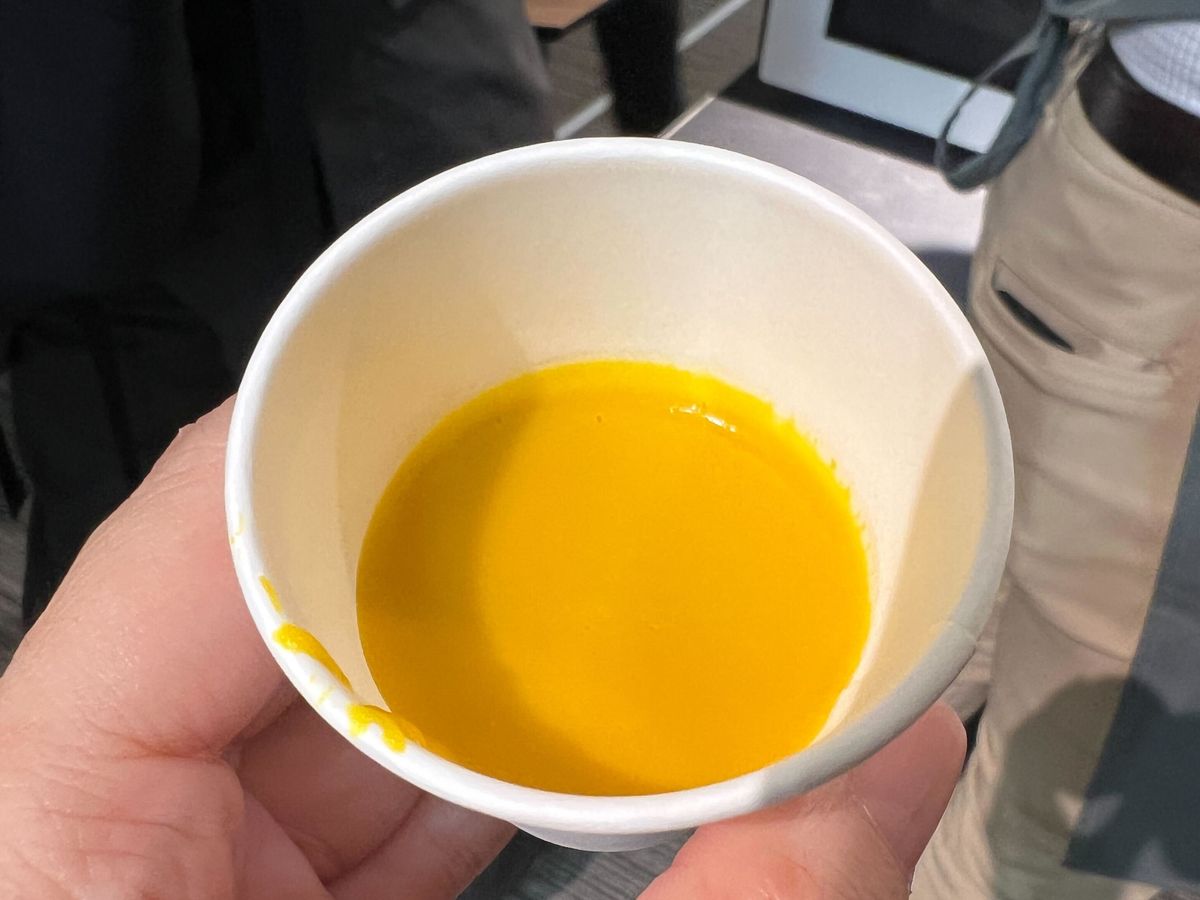 材料を入れてスイッチをれれば約35分でスープが作れる