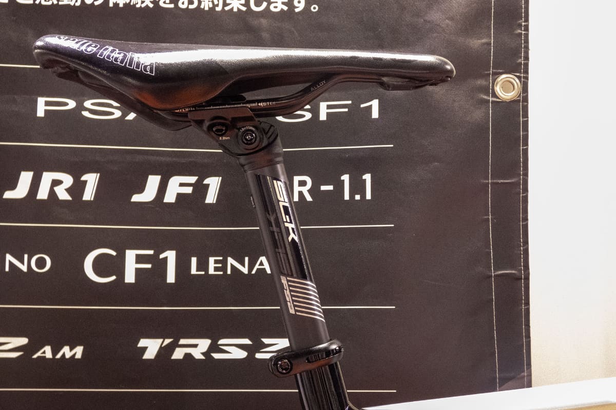 シートポストもカーボン