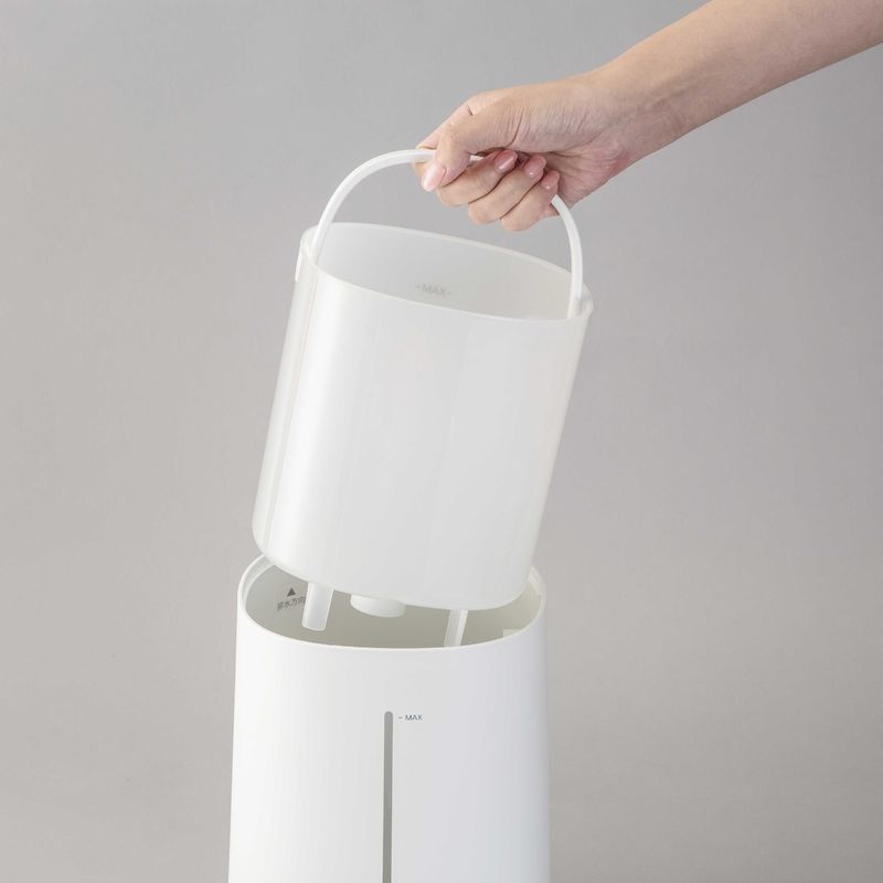 タンクはハンドル付き