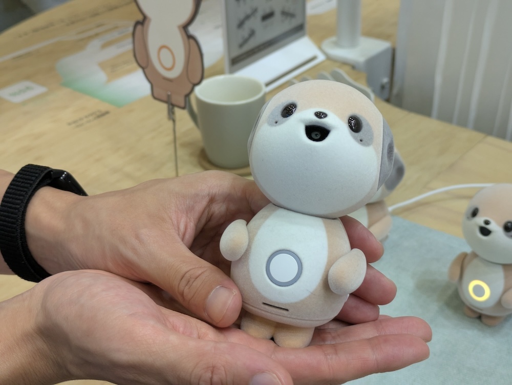 身長が約12cmで重さは約200g