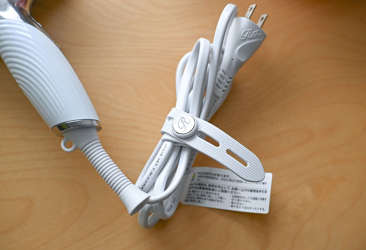 ケーブル、ケーブルバンドともにしっかりしたものを使用。絡みにくいのも嬉しい!