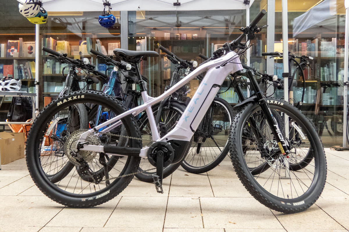 e-MTB「XEALT M5」の新カラーも