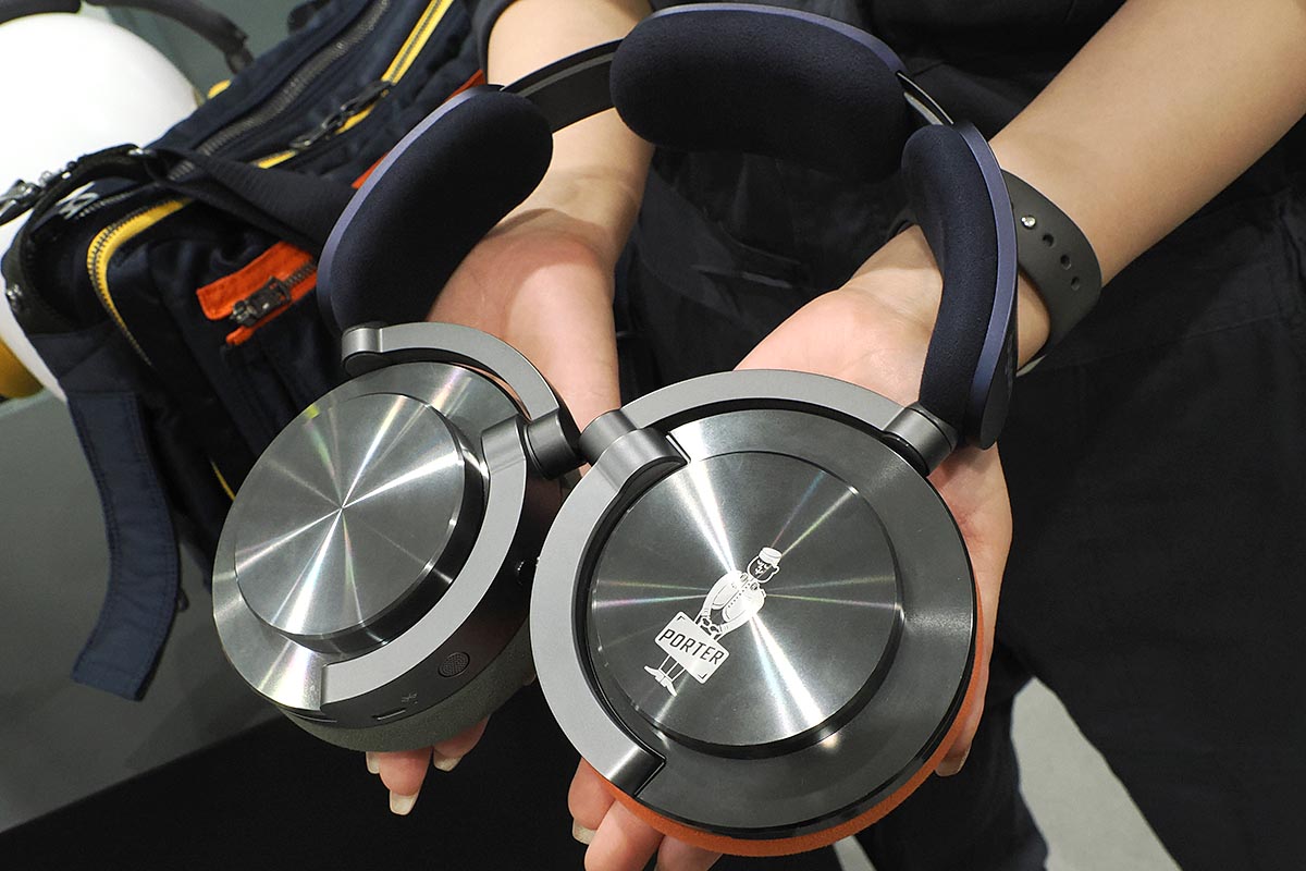 ハウジングにPORTERロゴを刻印