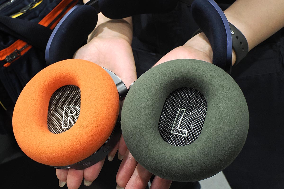 イヤーパッドは2色を2個ずつ同梱