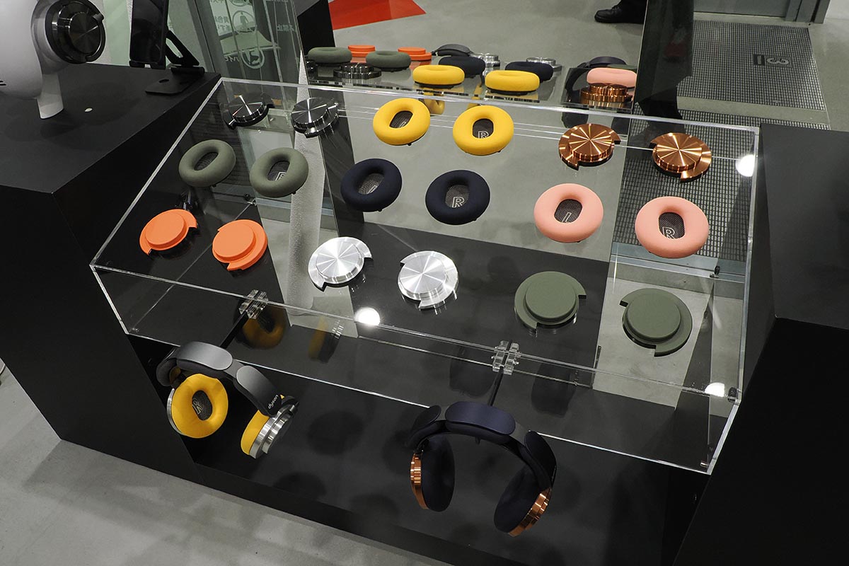 別売の交換用イヤーパッドやハウジングで、デザインを変更できるのも魅力