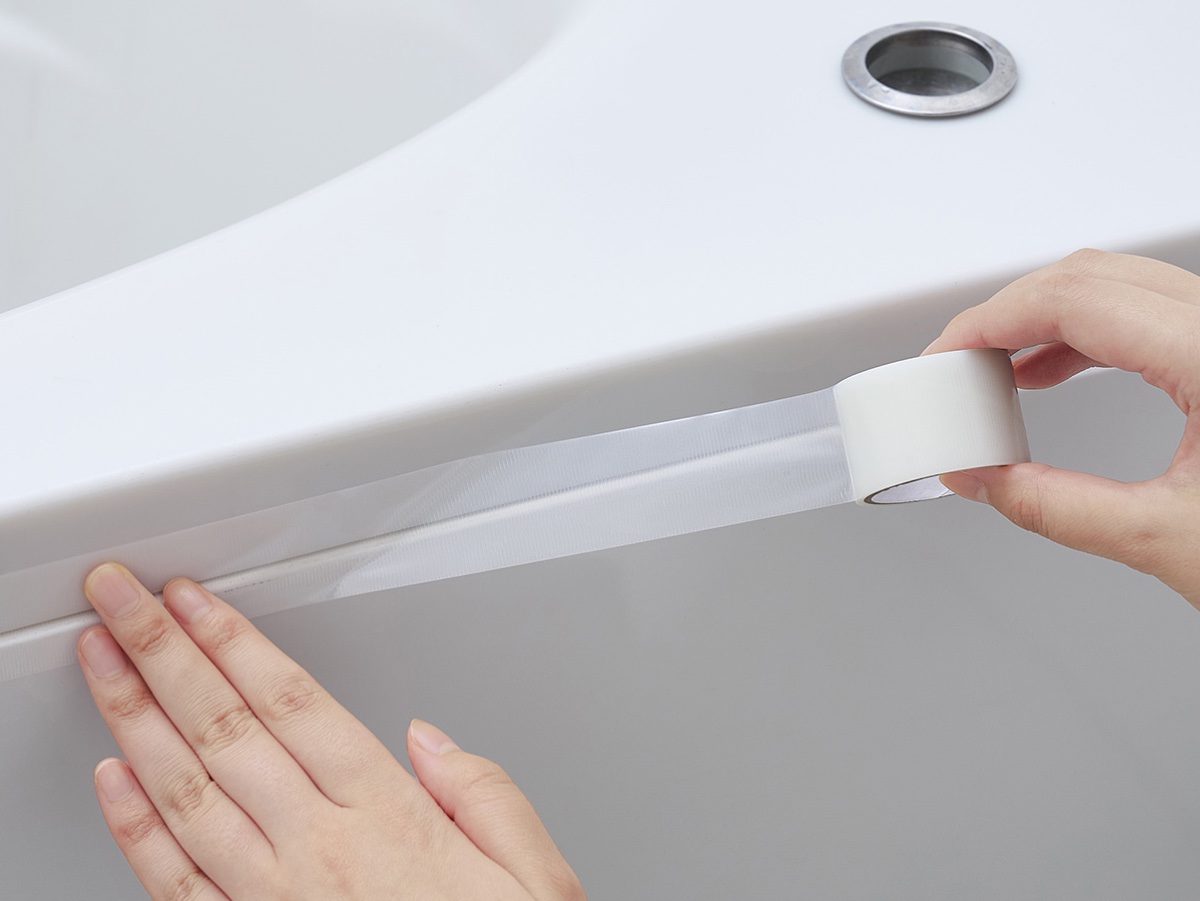 貼るだけで汚れとカビを防止