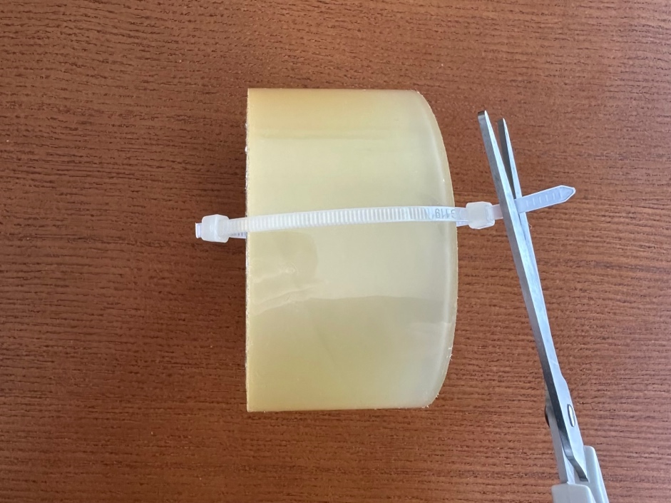 余った部分はカット