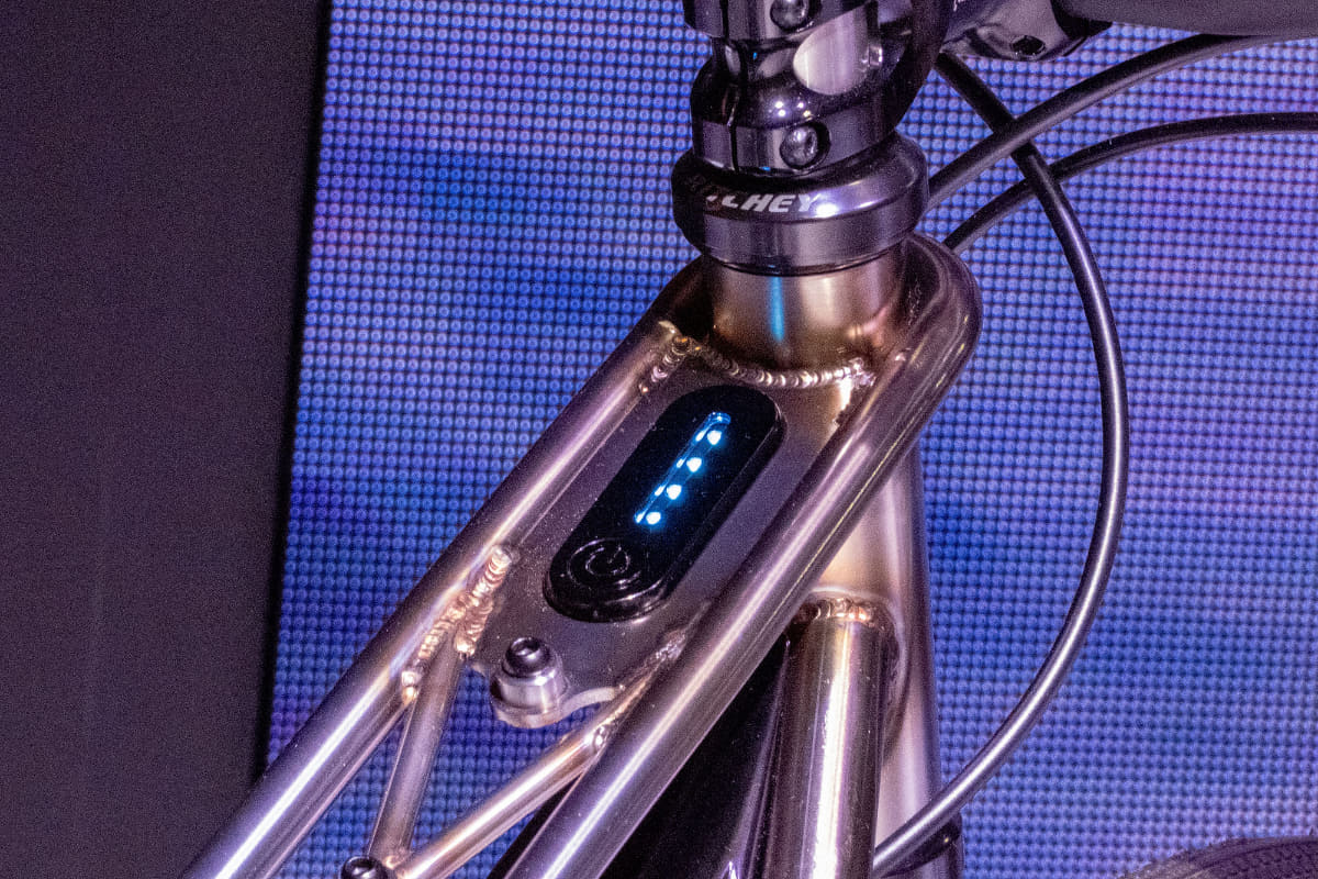 電源スイッチとディスプレイ