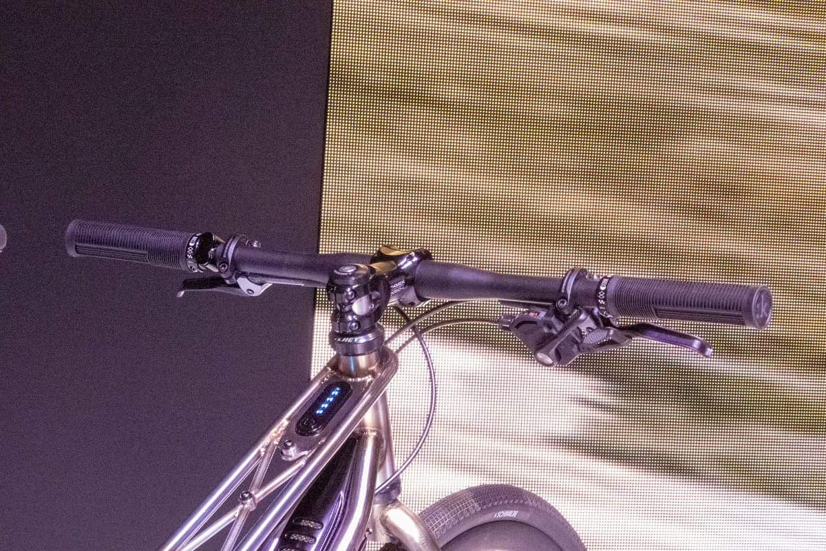 ステムとハンドル周り