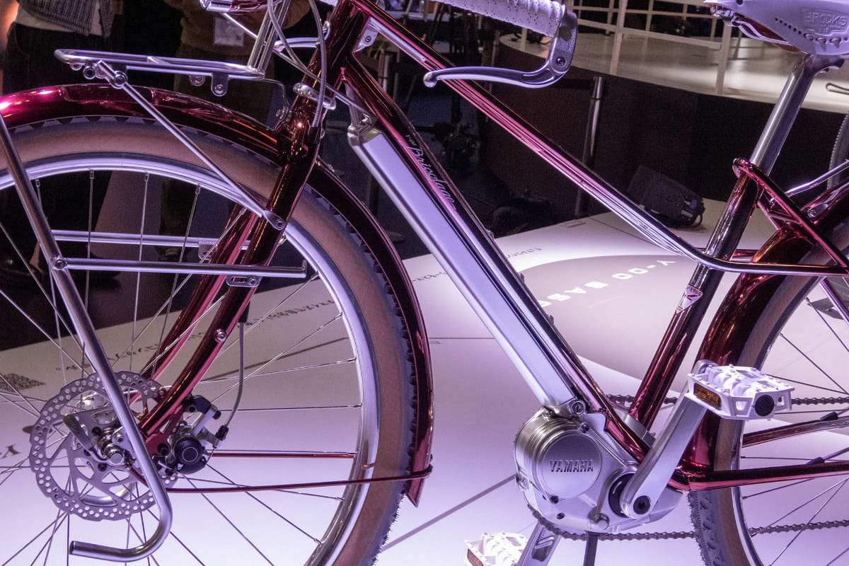 こちらもスリムなダウンチューブにバッテリーを内蔵。ドライブユニット含めたデザインの一体感が凄いですね