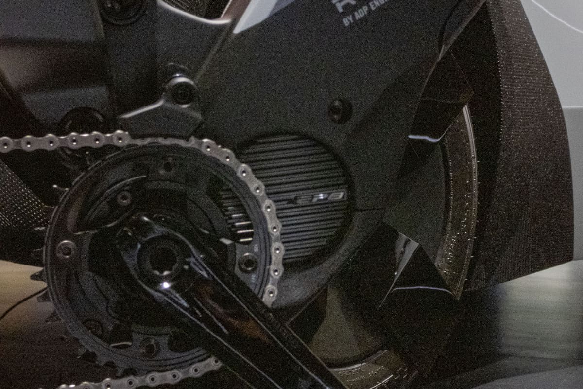 シマノ最新のドライブユニット「EP8」を搭載。日本では展開されていませんが非常にパワフルで軽量。試乗体験があると、早く日本にも! となります