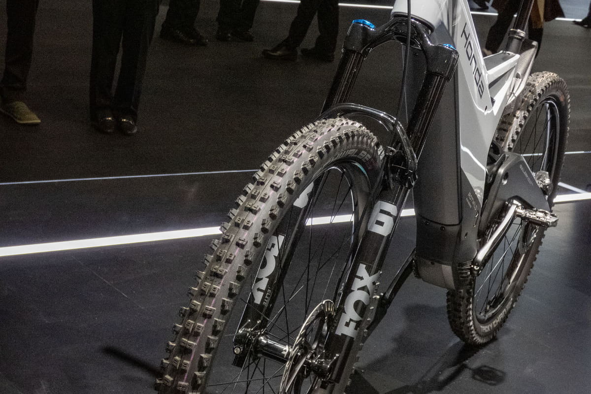 トップブランド「FOX」のフロントサスペンション