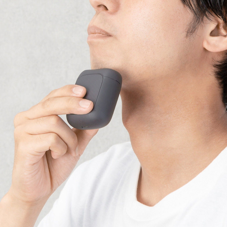 肌に当てるだけで電源が入る「接触起動式」