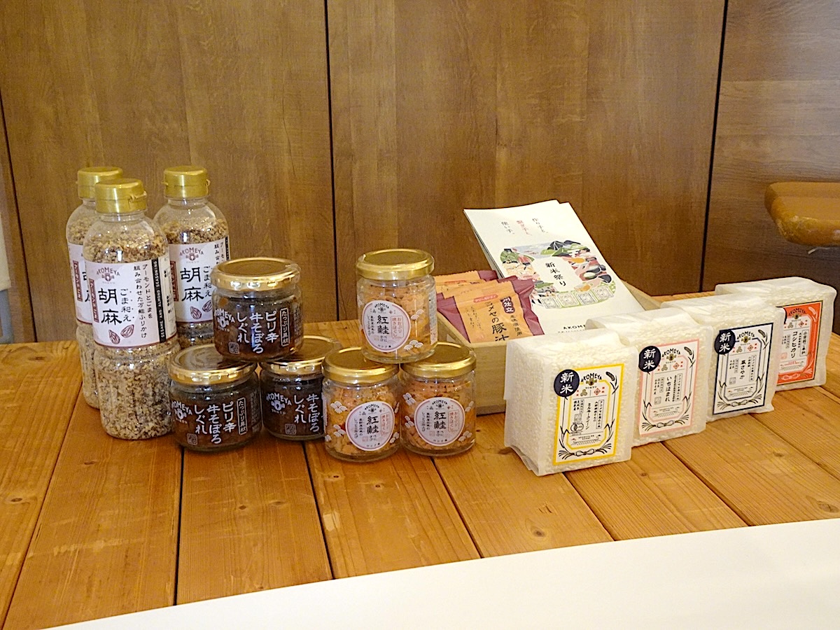 試食会では、おすすめのごはんのお供としてフリーズドライの豚汁や、ごま和え胡麻、ピリ辛牛そぼろしぐれ、おおぶり焼きほぐし紅鮭も提供された