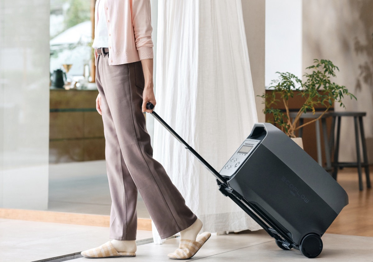 キャスターとハンドル付きで持ち運びやすい