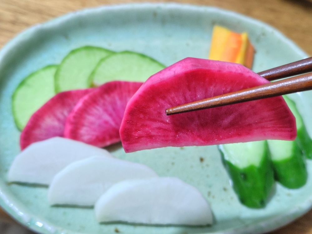 好みの野菜をカットして漬け込むだけで美味しいぬか漬けが作れる