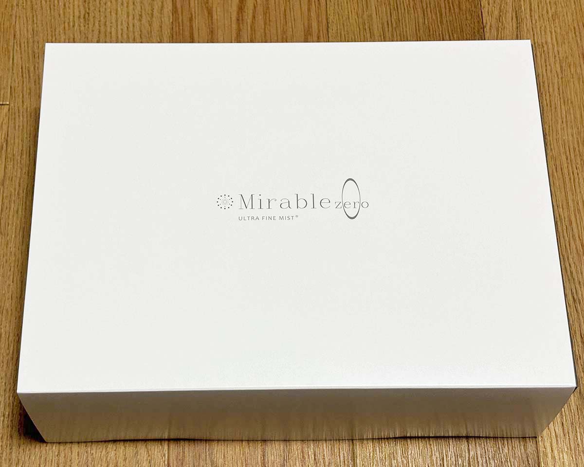 シンプルで洗練されたデザインの外箱