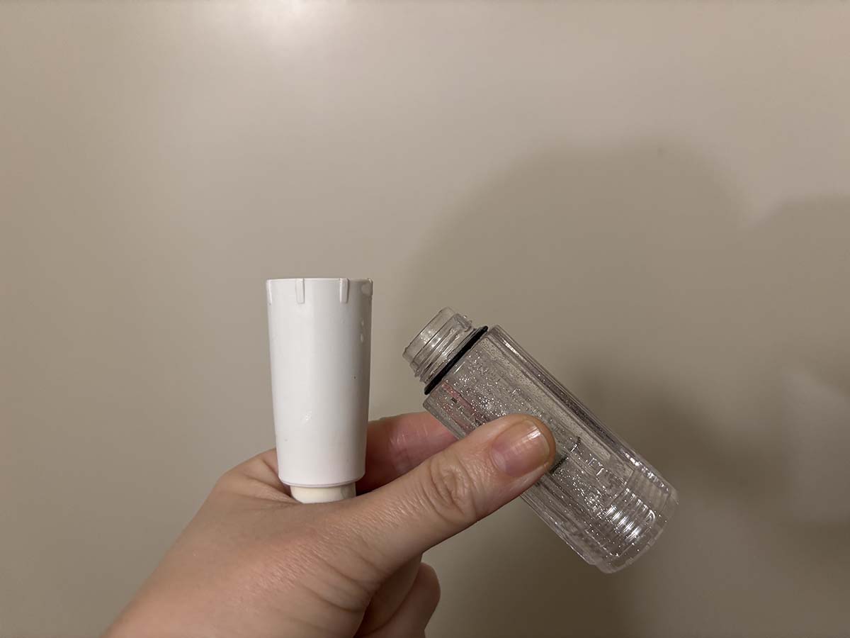 私は左のシャワーホースに、先に右のトルネードスティックを付けた方が楽でした