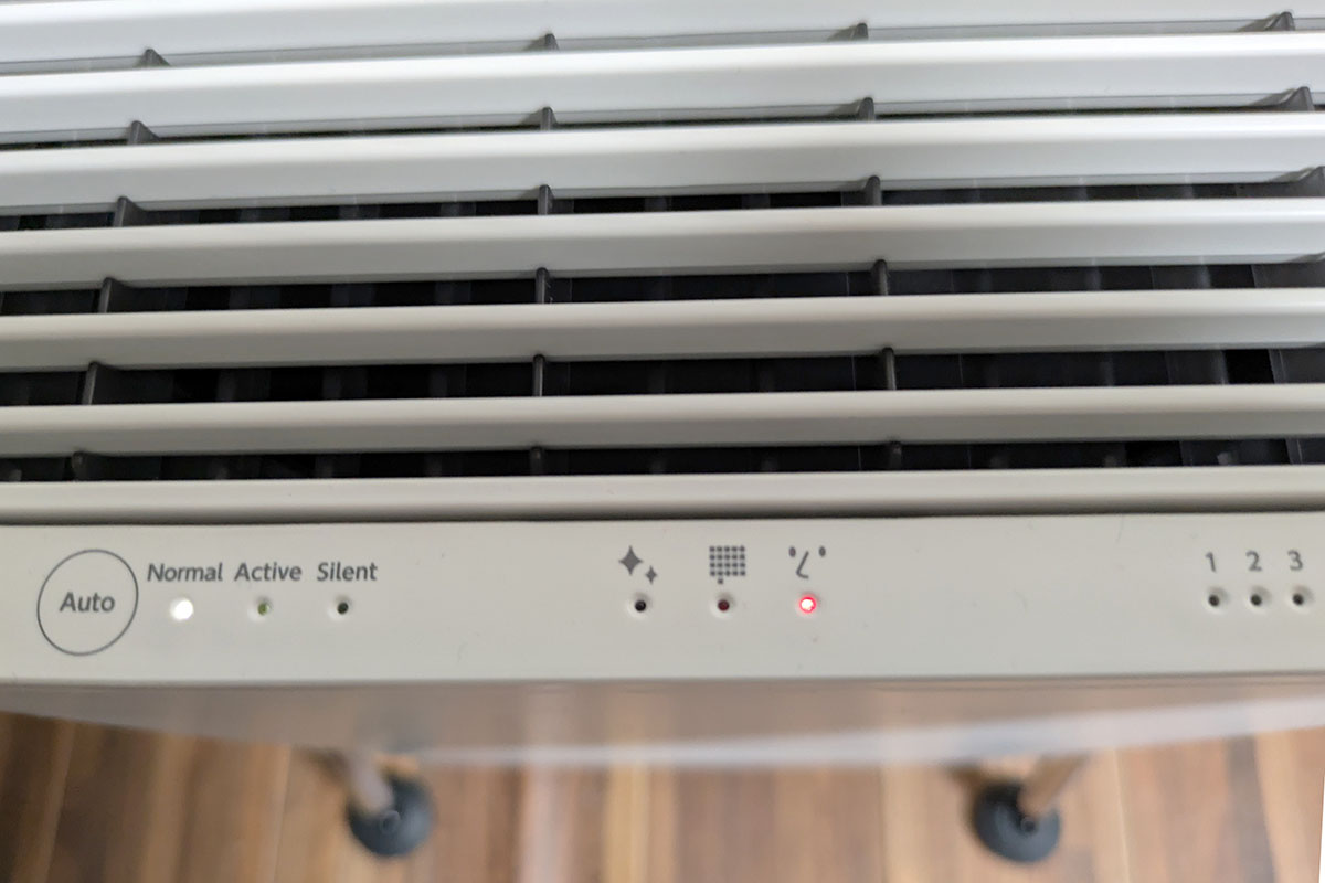 ニオイを検知すると「ニオイサイン」が点灯。自動で風量を上げて運転する