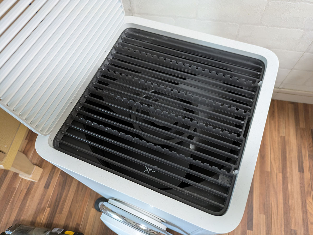 吹き出し口のグリルも簡単に取り外せます