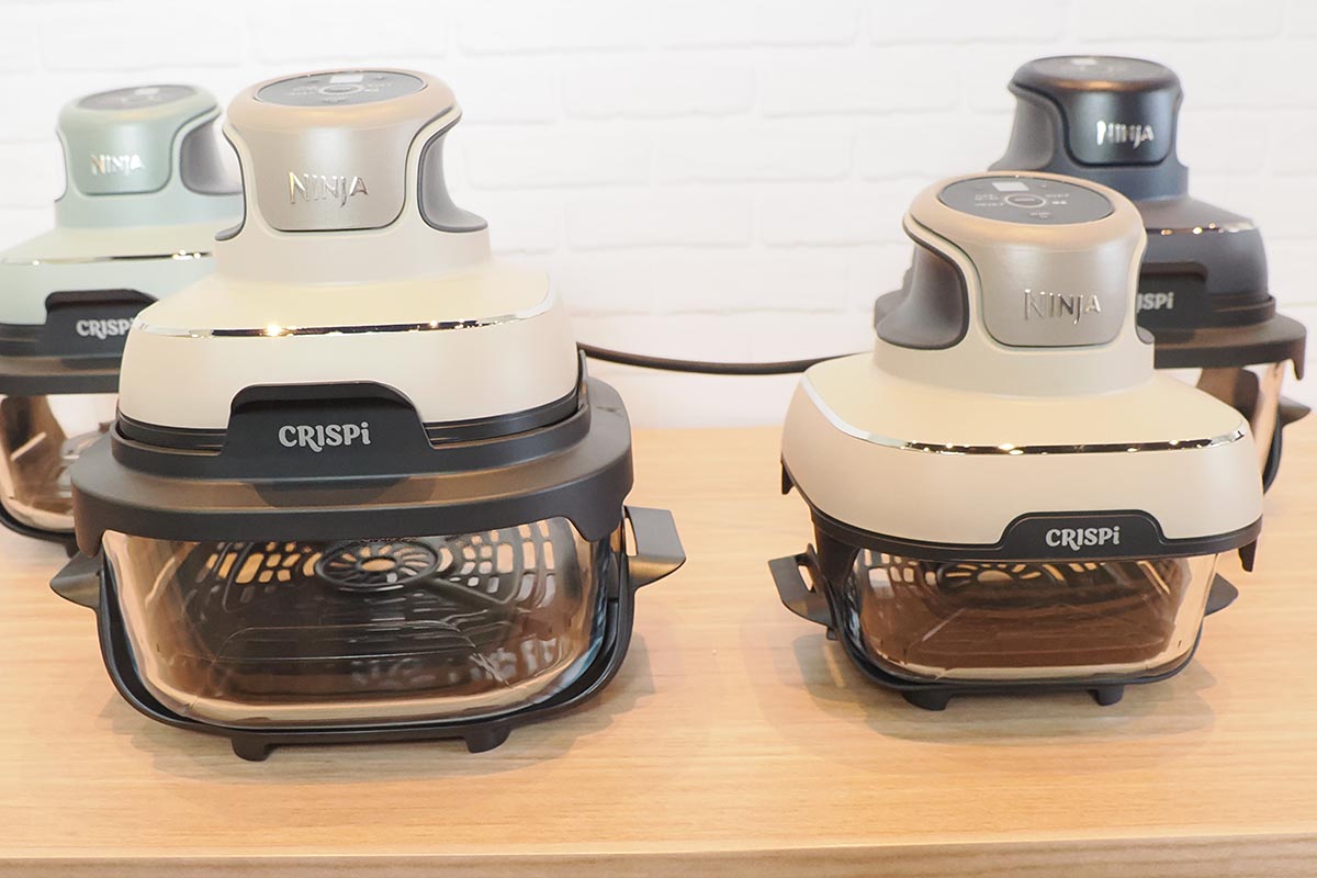 ガラスコンテナは2サイズを同梱。1つの本体で異なる分量の調理ができる