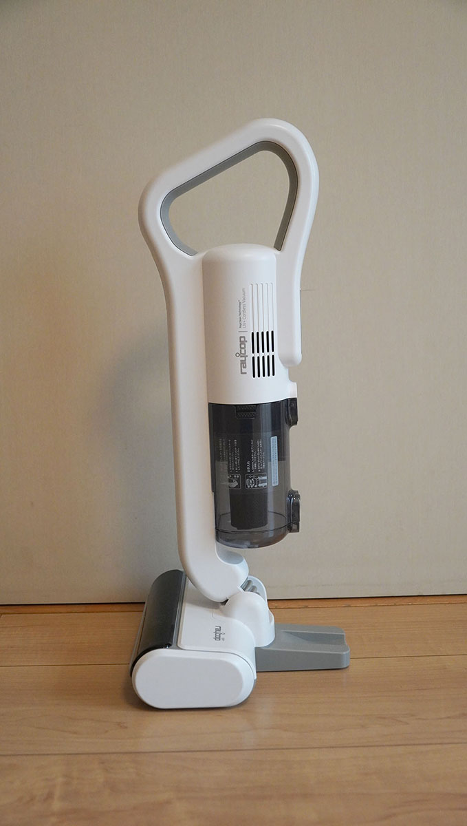 側面から。人間工学に基づいて設計されたハンドル部分など、なだらかなカーブとほどよい丸みがやさしい印象だ