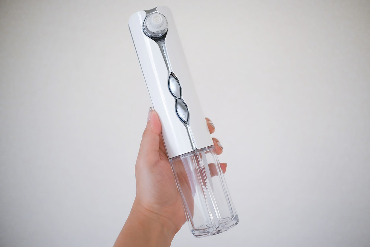 大柄ではないけれど、高さはそこそこ。見た目以上に軽く感じました