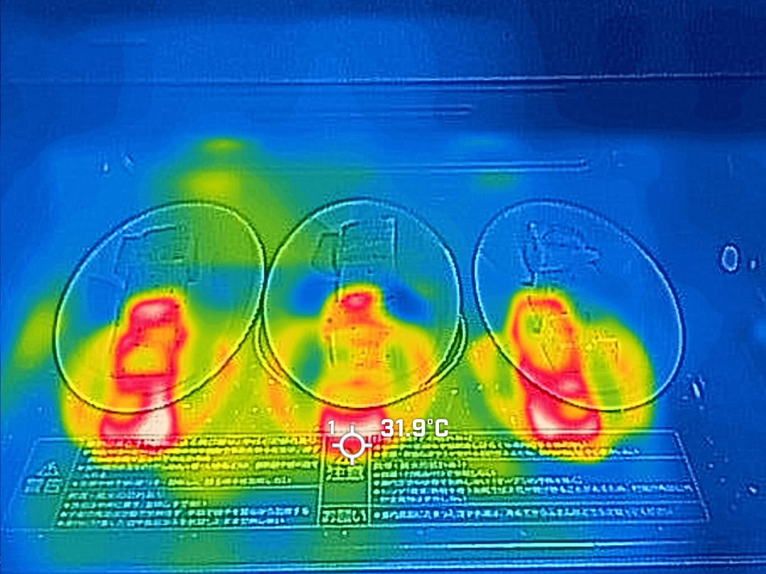 ES-LA30の「Wレンジ」モード(マグネトロン2基で加熱)で1分加熱した状態。全体に均一に熱が通っているのがわかります