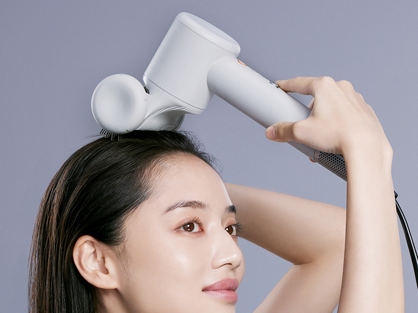 ブラシでかき分けながら根元に風を当てられる、BRUSH(ブラシモード)