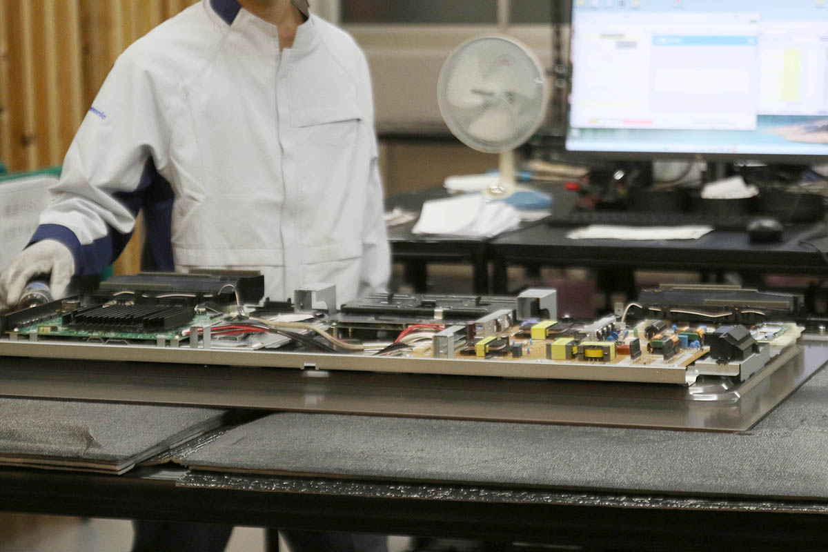 パナソニックの2つの工場を取材してきた。こちらは修理して再生品として売る「リファービッシュ」